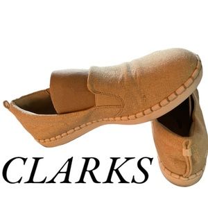 Woman's Size 8 Clark's Shoe